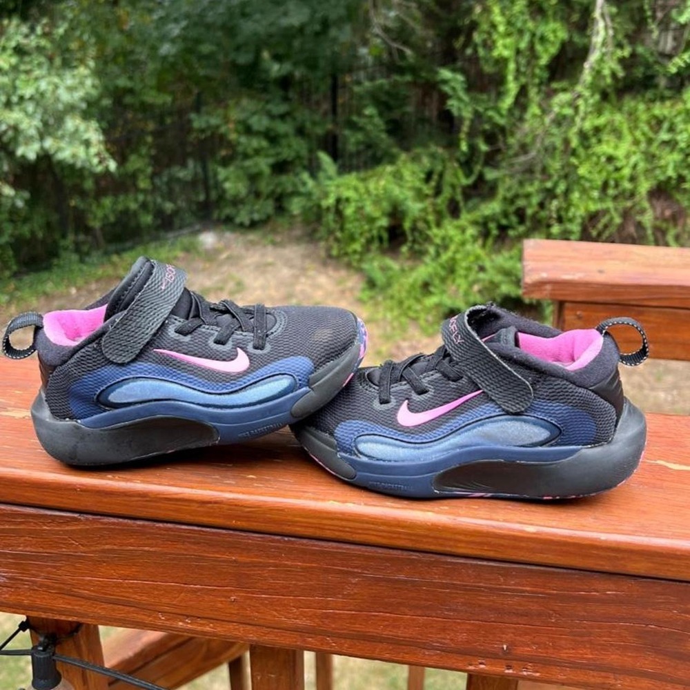 Nike Youth 10.5C Girls Isofly Basketball Sneakers Black Pink